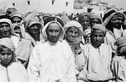 سوق السبت، جبل مانع. - 1946م.تصوير: ولفريد ثيسجر.Suq al Sabt, Jabal Mana&rsquo;. - 1946.A.CBy: W