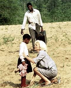 alfredshotme:  itsraylene:  some stills from the 1993 movie “Love Field,” starring
