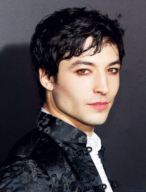 sohieturner:Ezra Miller attends the “Fantastic Beasts And Where To Find Them” World Prem