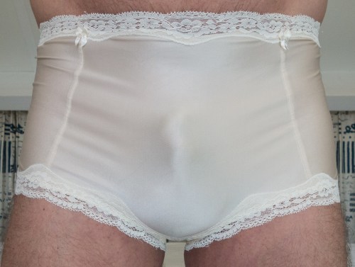 XXX luvmysissypanties:  Another yummy submission photo