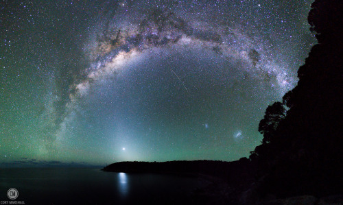 mini-space-alien:  just–space:  Milky Way over Freycinet National Park 26 photo panoramic  js  i want to leave 