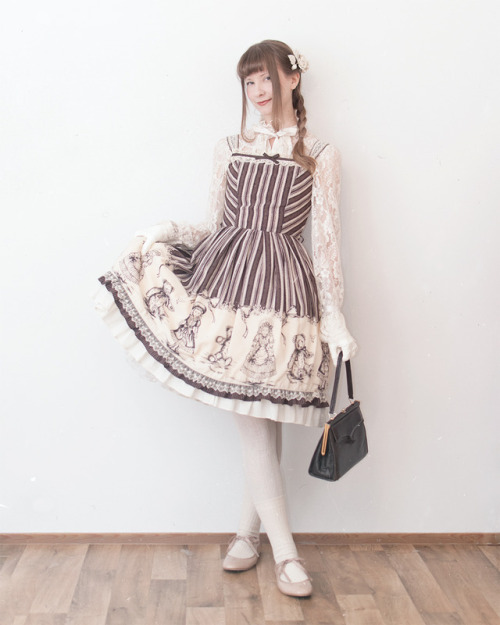 Had some coffee with other frilly ladies &lt;3Hair accessory: Victorian MaidenBlouse: VintageDre