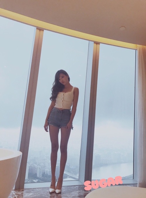 sugar-chenchen: 小蛮腰美、还是本宝宝美～