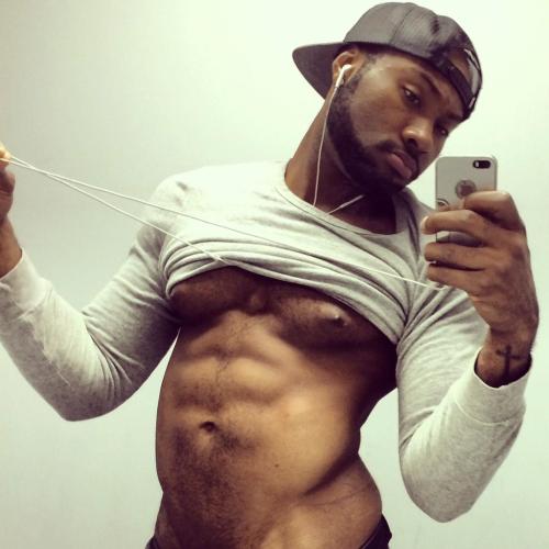 fcsdtrmntn:  Super Hot Porn Star Noah Donovan…follow him @no_donovan and he got the fire vine vids….one of my new favorites…