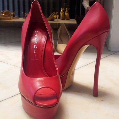Cesare Casadei heels decollettes #casadei #casadeishoes #casadeiheels break during the #bewizard in 