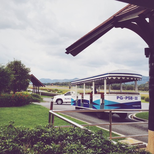 .
We’ve been through many airports but Koh Samui airport is probably the cutest we’ve been to.
It looks like a resort reception and you get to ride this little paradise bus from the plane to the luggage carrousel.
Christmas vacation has officially...