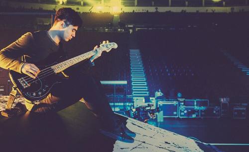 hotdamn5sos:  calumhood: Rehearsin. #SLFL 