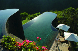 sixpenceee:  Hanging Infinity Pools in Bali