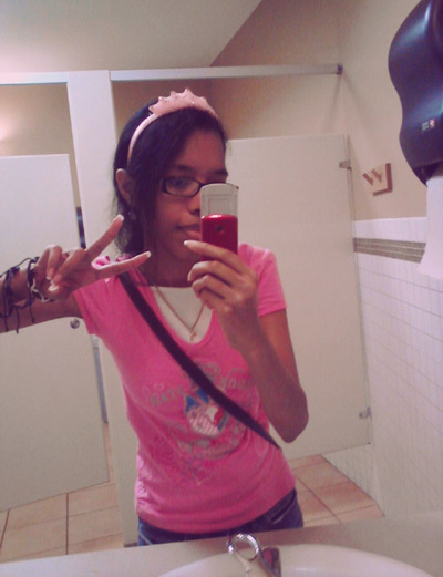  synne bought me a pink crown headband for xmas and told me to wear it out today, i told her i would if she wears the star trek sweater i bought for her on xmas, well i held up my end of the deal :3c