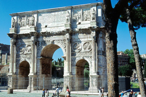 last-of-the-romans:The arch of Constantine, 4th century AD.