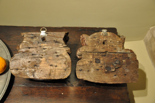 A pair of English medieval oak crowned head corbels (c. 1480-1500) dimensions: 7.5" X 8" X