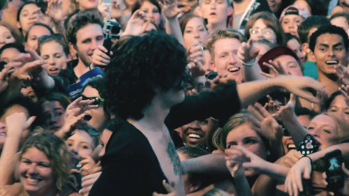 mattyhewhealy:  GIRLS TOUR VIDEO - IN FULL LIVING COLOUR