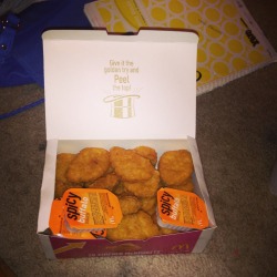 jocelynbeexo:  I reblogged chicken nuggets