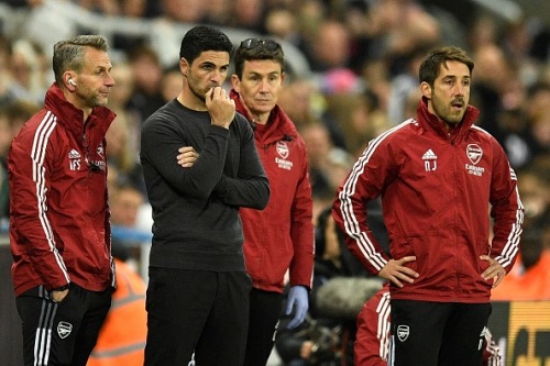 Arsenal&rsquo;s Spanish manager Mikel Arteta reacts during the English Premier League football m