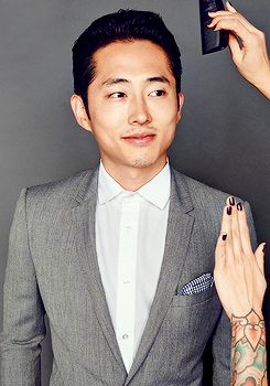 dhaarijmens:  dailytwdcast:  Steven Yeun photographed by Eric Ray Davidson for GQ 2015  😳 