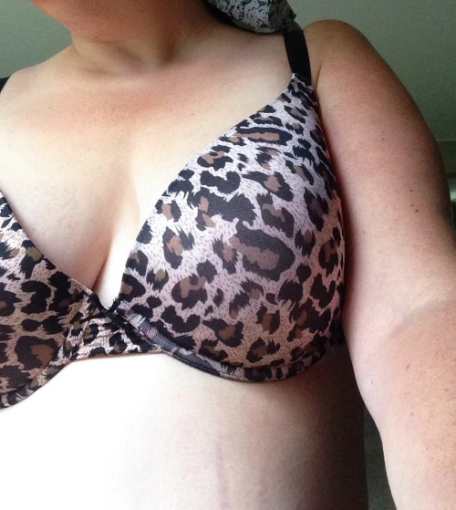 hercurves:  Just me, being cute and giving zero fucks.