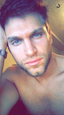 male-celebs-naked:  Keegan Allen looking #daddy AF