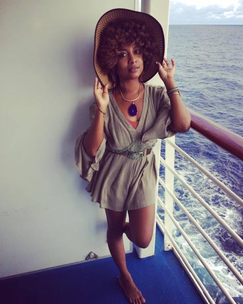 justa curly on a voyage. me x sea @✌️  #DRBound ☀️ mid ocean @fathomtravel  ——–www
