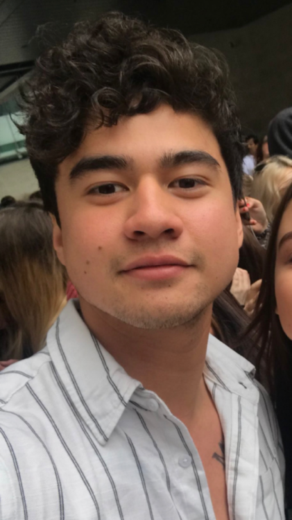 morehood:Calum in this white striped shirt will be the dEATH of mE