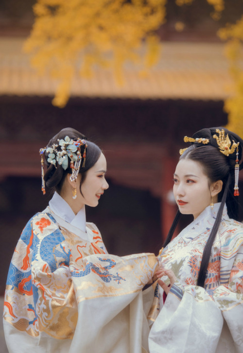 hanfugallery:Traditional Chinese hanfu by 求剁手的舒