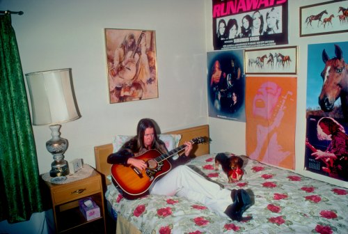 womenundertheinfluence:The Runaways’ bedrooms, 70s. ©Michael Ochs Archives