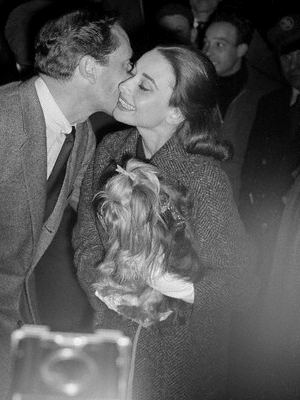 dearfawndoe:  Audrey Hepburn gets a proper greeting from her husband at Ciampino airport, Paris, March 16, 1958.
