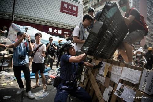 The police are ordered to clear out the protest area in Mong Kok. Hang in there everyone. The Last M