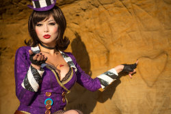 Borderlands 2 - Mad Moxxi by AzHP 