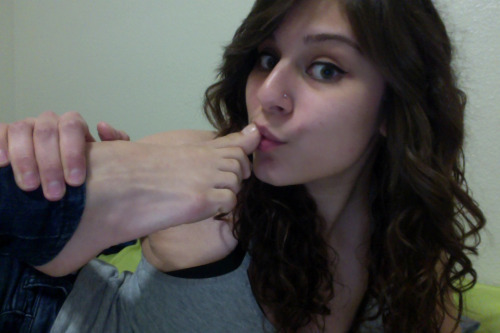 ladiesgorgeousfeet:  See more on http://sexyfeettube.com/