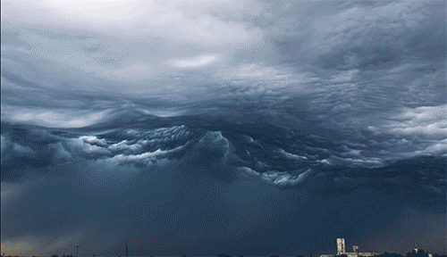 poohpillows:   sixpenceee:  These are Asperatus clouds which are dark and storm like.
