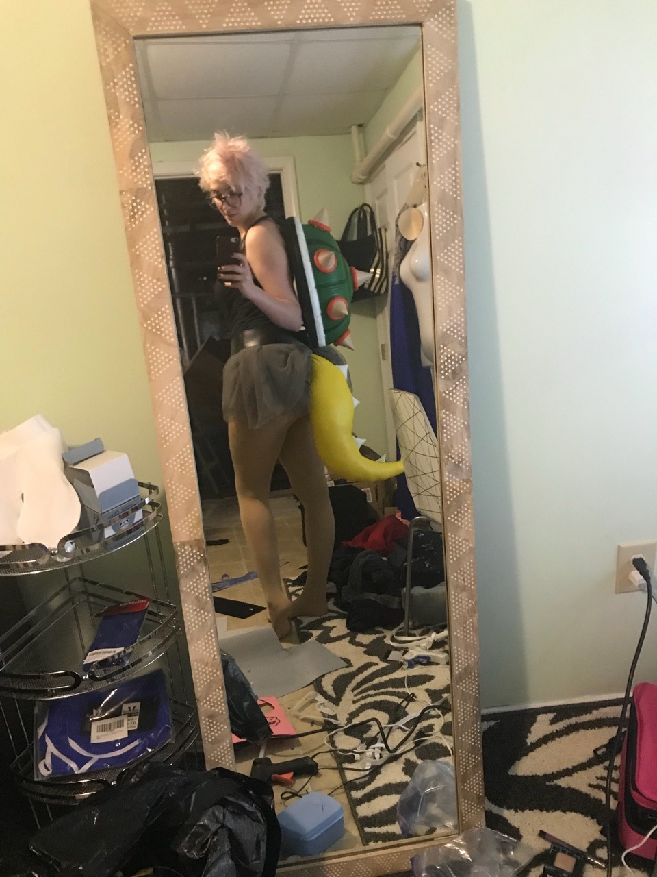 Home stretch! Also Lol, these tights don’t match my skin tone at all 