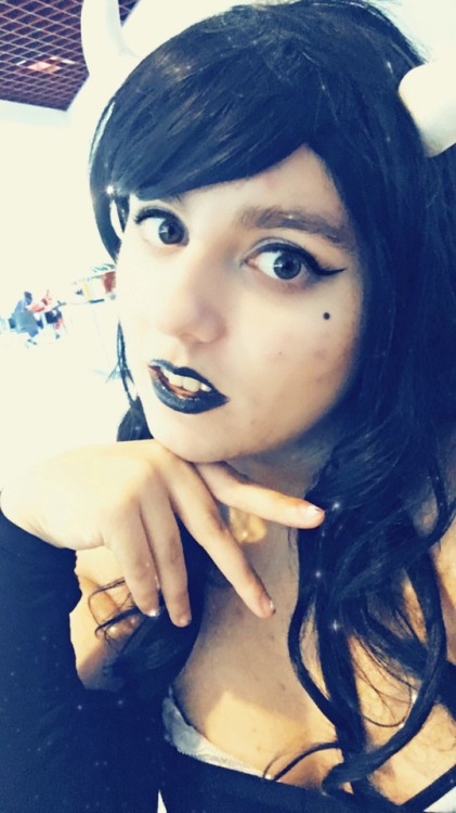 licoriceblackaliceangel:Some more Alice selfies during down time Minus gloves again cus I can’