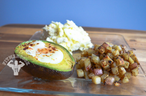 Egg baked avocado, egg whites, skillet grilled red potatoes. Boom. (traduccion abajo)Ingredients: &f