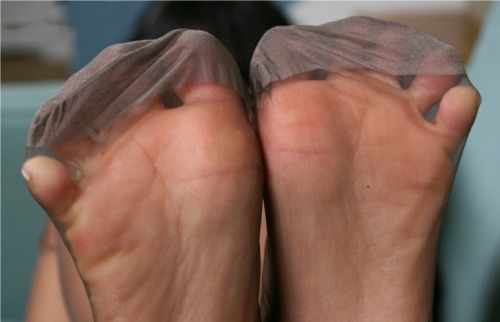 eyeluvfemfeet: Another set of Choice Nylon Feet pictures for your pleasure !