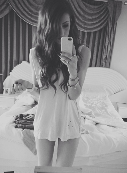 lucidxdelusions:  Pants-less 