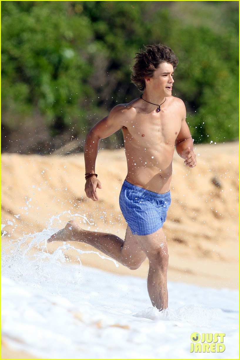 boysguysandmen101:   old but gold, brenton thwaites 1 