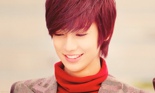 mypikachujokwangmin:  I just love his hair. 