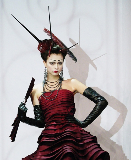 bala-clavaaa:CHRISTIAN DIOR HC SS 2007