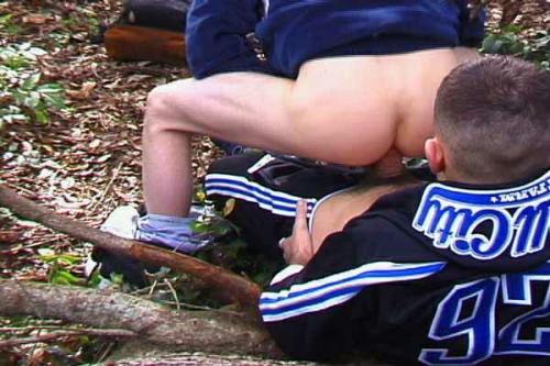 teenagealpha:  Breeding outdoors   View more @ TeenageAlpha    