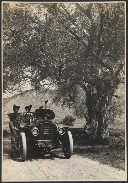 californiastatelibrary:Out for a drive near Elsinore in Riverside County, 1906.