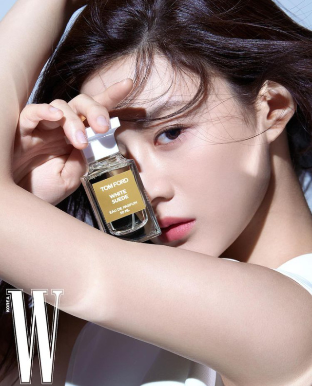 Go Younjung's pictorials with Tom Ford Beauty (2021) W Korea.