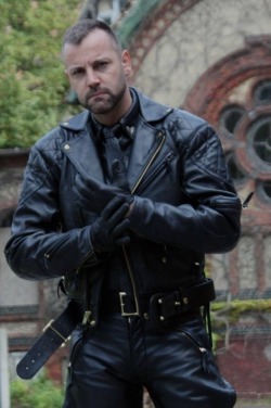 leatherguysandmore:  sir of leather 