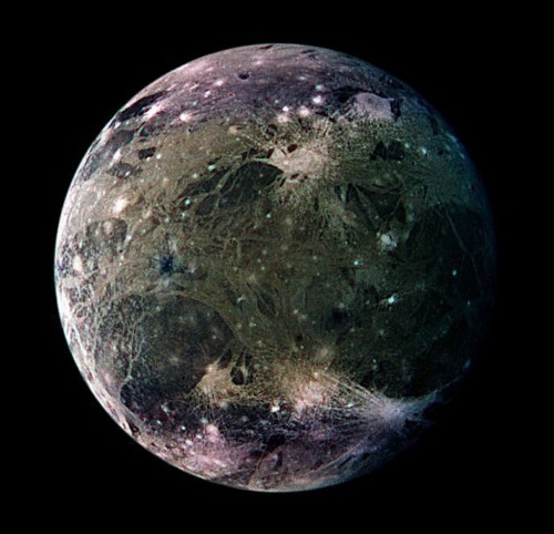 detailedart:Three moons of Jupiter : Ganymede, Callisto and Io. Credits : NASA/JPL.