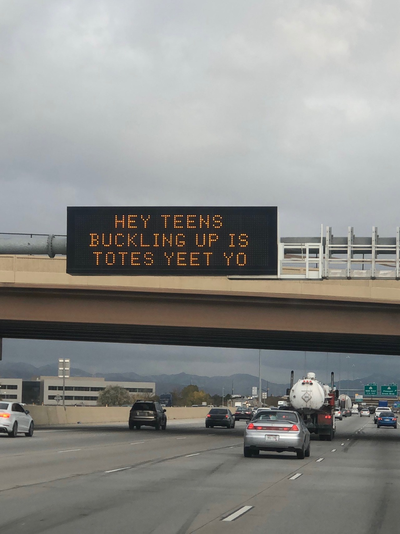 thecarvingwitch:maedaeme:so today I drove past a traffic sign that said &lsquo;hey