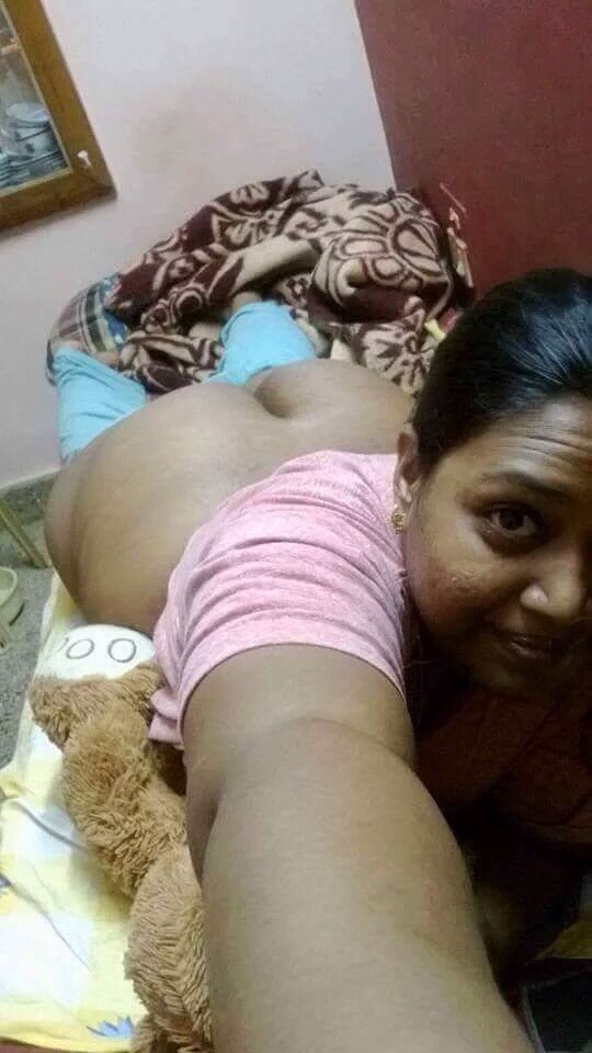 prythm:  Bhabhi ji, adhay se humari LUND ka Pyaas nahi bhuj tha… Poora nanga dikhana