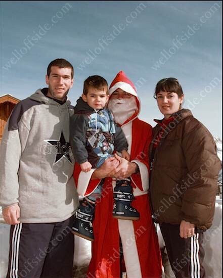 mrchriswood:
“Zinedine Zidane and his family, with Veronique and Son Enzo, stand with Father Christmas! 🏆👍⚽️😎❤️😀🏆👍⚽️😎❤️😀🏆👍⚽️👍❤️
”