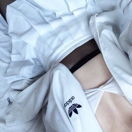 licentiovs:  yung-city:  mermaidawkward:  淡い王女   yung-city  X