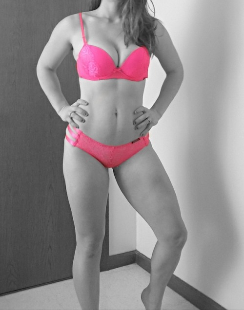 XXX michigancouple1988:  It’s a hot pink bra photo