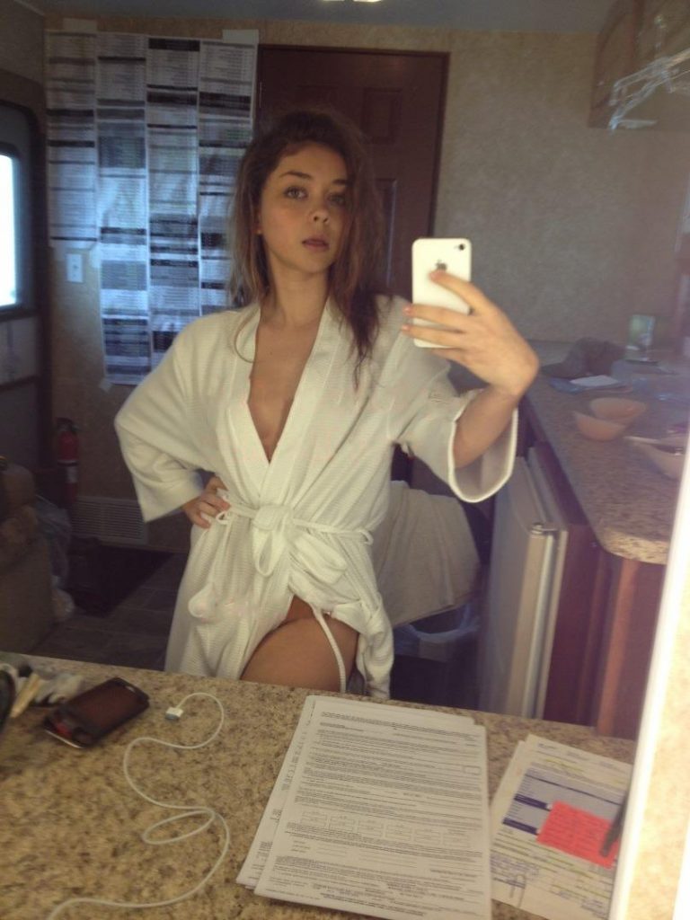 doctor-pochi:    Sarah Hyland - New Leaked Photos