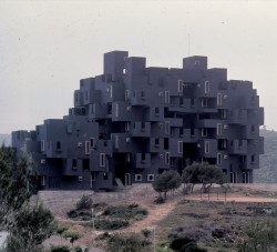 fabriciomora:Kafka Castle / Ricardo Bofill